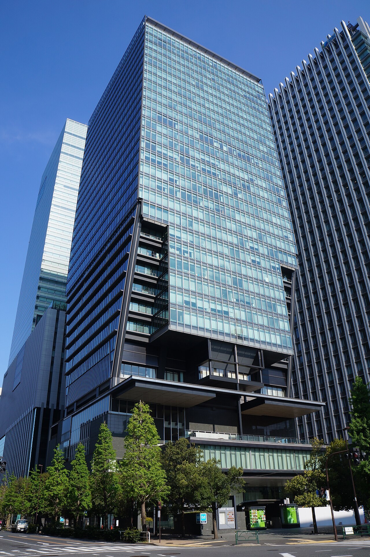 二、いま動く理由：親会社のオーナー交代とREITディスカウントの同時進行